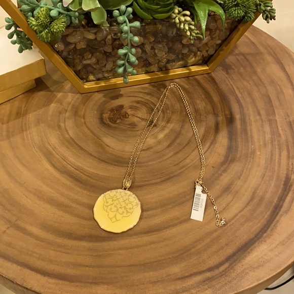 Beautiful long gold necklace - Picture 3 of 4